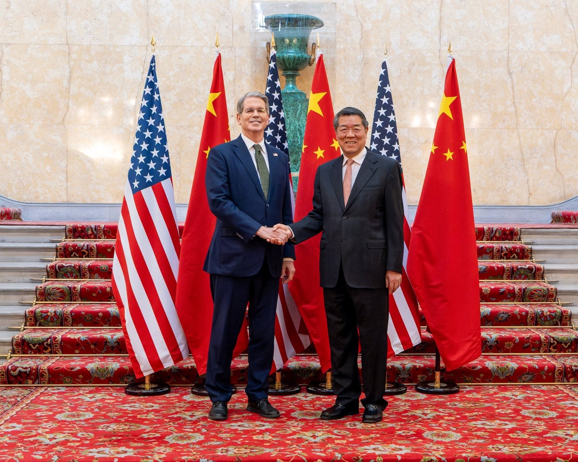 Đàm phán thương mại Mỹ-Trung: Ông Trump có thể nới lỏng hạn chế xuất khẩu chip nếu Bắc Kinh chấp nhận một điều kiện