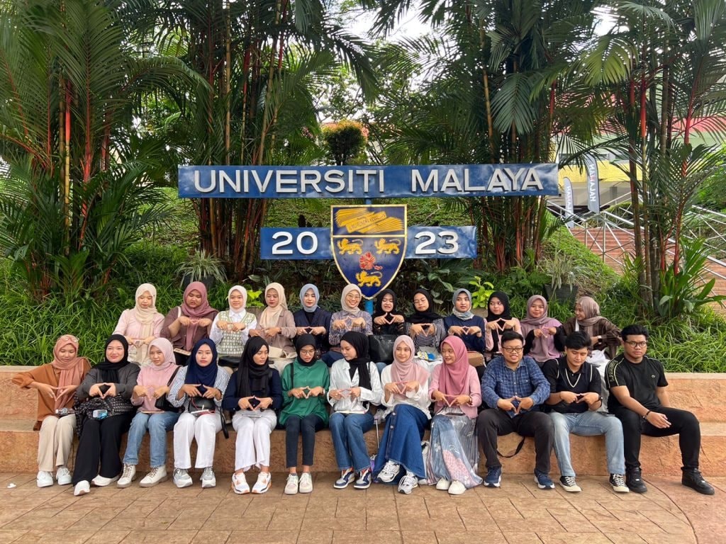nl-page-4_unair-feb-students-experience-student-exchange-in-universiti-malaya.jpg