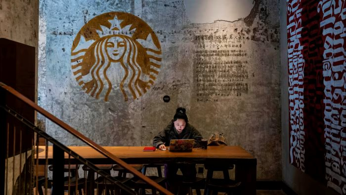 'Gục ngã' trước những ly cà phê giá hơn 30.000 đồng, Starbucks có thể sắp phải bán bớt hoạt động kinh doanh tại một nước châu Á