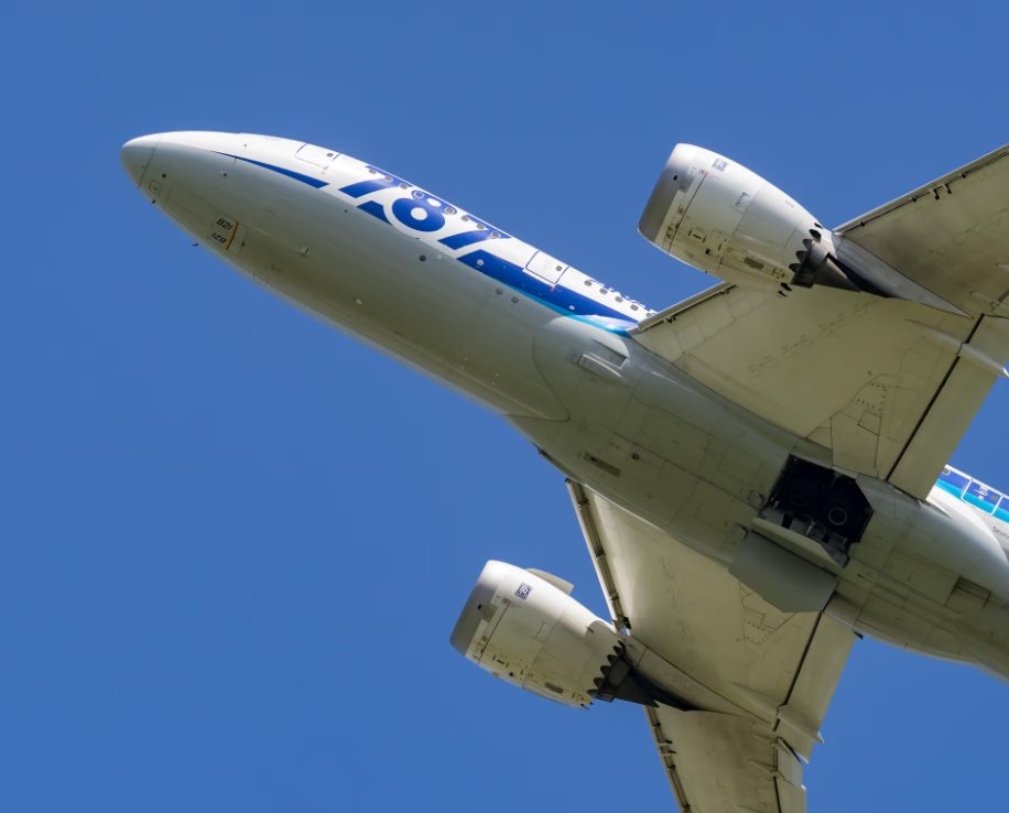 Vụ rơi máy bay Ấn Độ: Boeing mất 8,1 tỷ USD trong 24 giờ khi biểu tượng an toàn gặp sự cố về chất lượng, vừa mới dần hồi phục lại xảy ra tai nạn