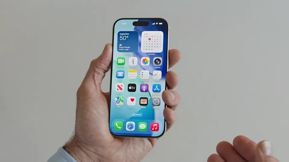 Dùng giao diện Liquid Glass "nhảm nhí, khó nhìn" trên iPhone, Apple đang cố che lấp một sự thật xấu hổ?