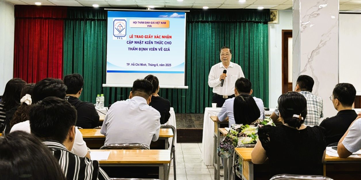 Hội Thẩm định giá Việt Nam tổng kết lớp cập nhật kiến thức CNKT2025.10 tại TP Hồ Chí Minh
