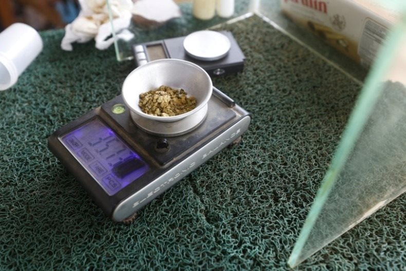 Nơi vàng là ‘lộc trời cho’: Có thể đào được cả cân vàng trong một ngày, dân đem hạt vàng li ti đi mua thực phẩm, giá hàng hóa được niêm yết theo trọng lượng vàng