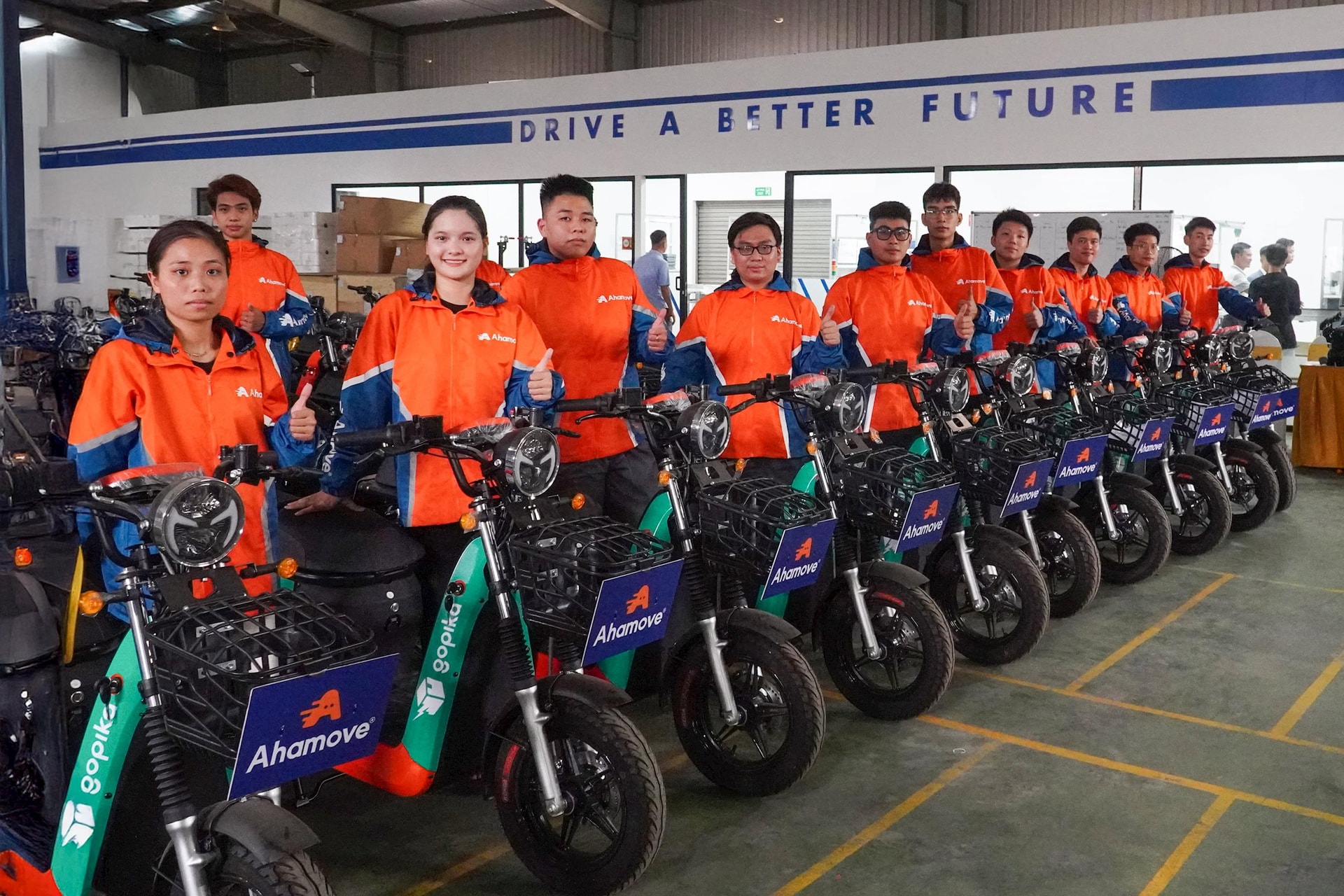 Ahamove triển khai sử dụng 1.000 xe điện Selex Motors