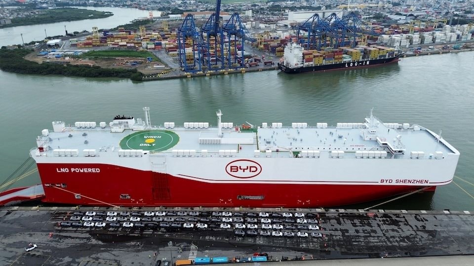 Hứng ‘cơn lũ’ 20 vạn xe giá rẻ từ Trung Quốc, thị trường ô tô lớn thứ 6 thế giới đứng trước nguy cơ bị nhấn chìm bởi hàng made-in-China, người trong ngành tức tốc kêu cứu