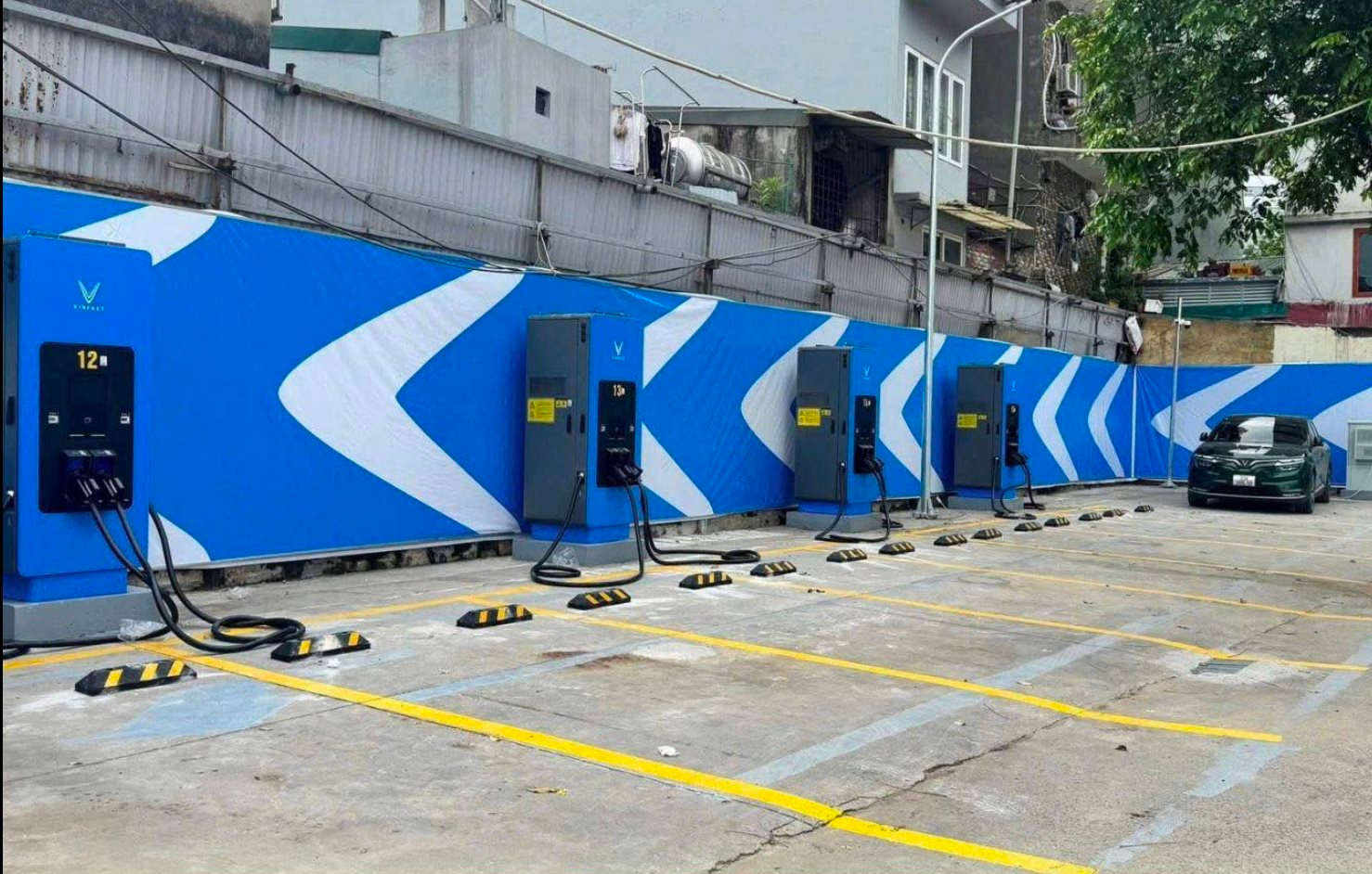 Trạm sạc xe điện VinFast liên tục mở mới, người dùng Việt yên tâm chuyển đổi xanh