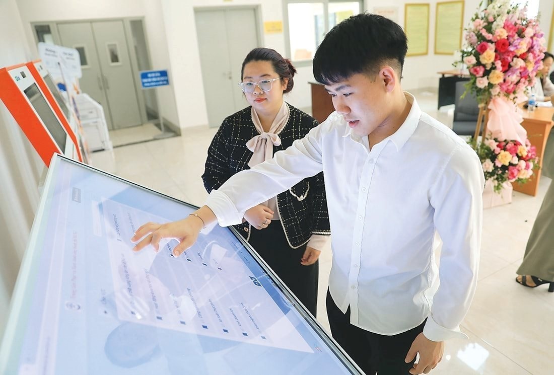 chinh-quyen-2-cap.jpg