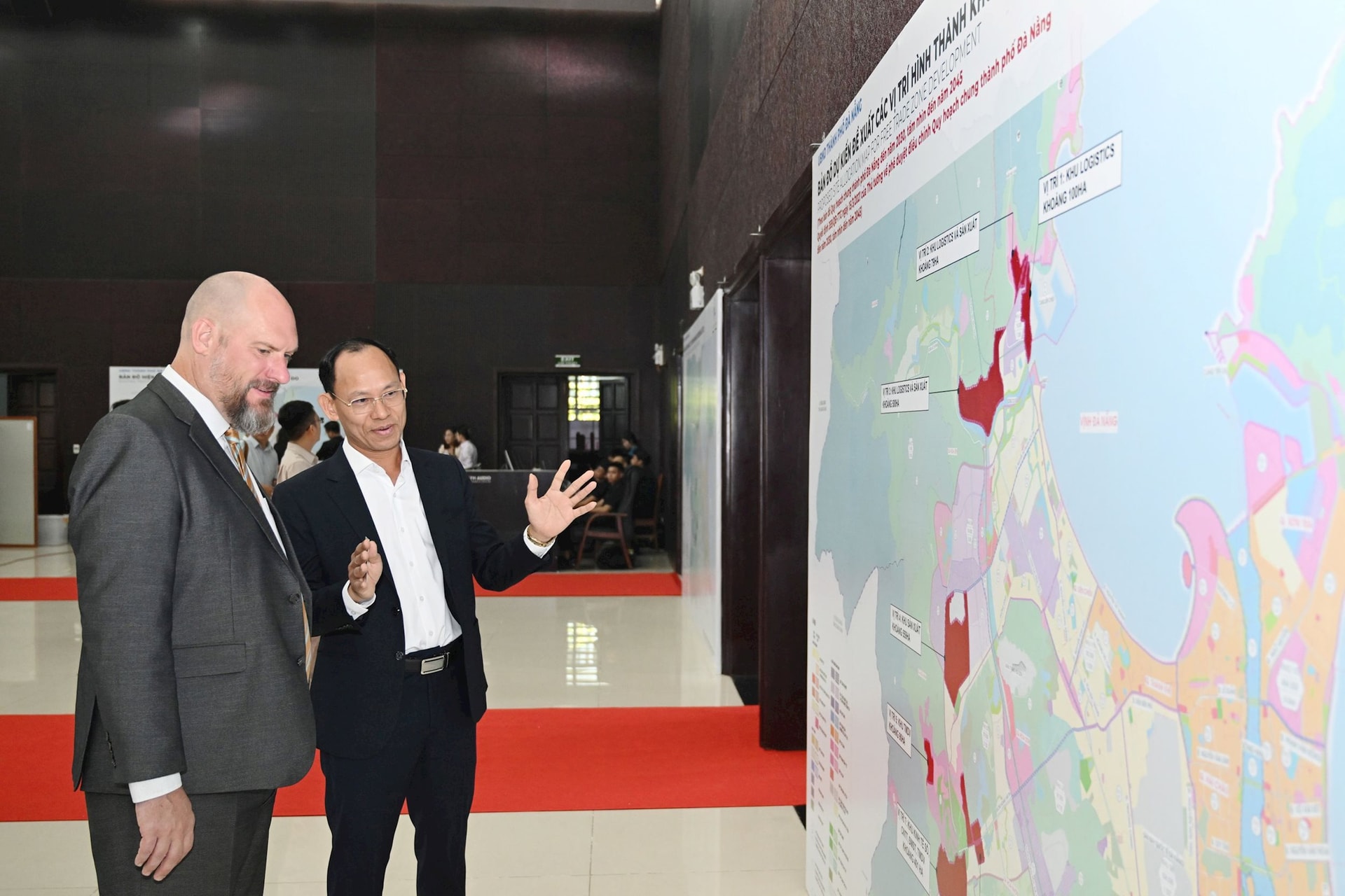 trao-quyet-dinh-thanh-lap-ftz-da-nang4.jpg