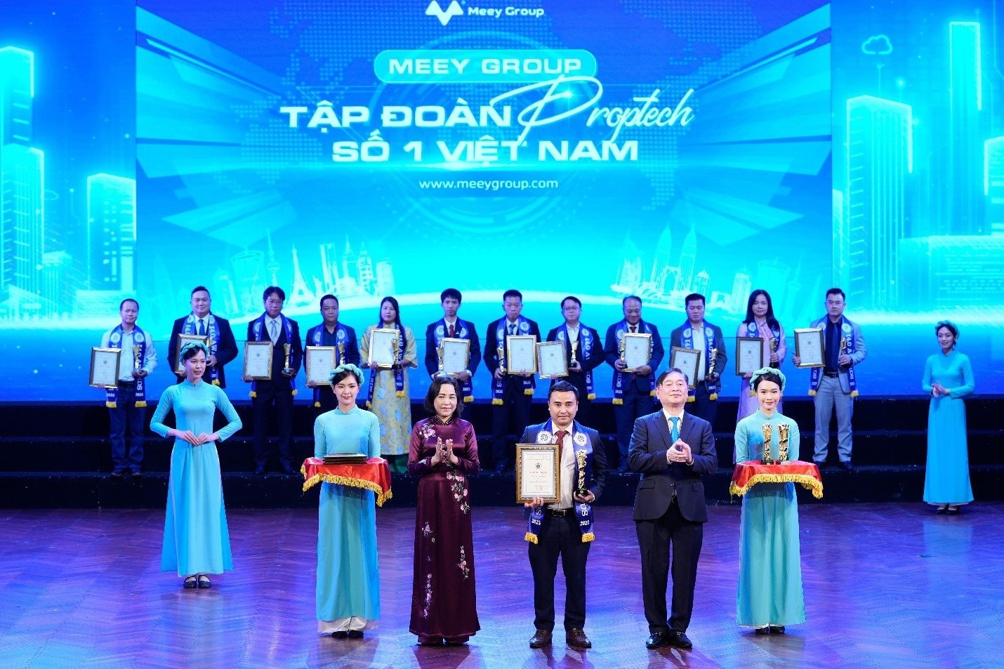 Start-up công nghệ Meey Group chinh phục Top Công nghiệp 4.0 Việt Nam với “cú đúp” giải thưởng