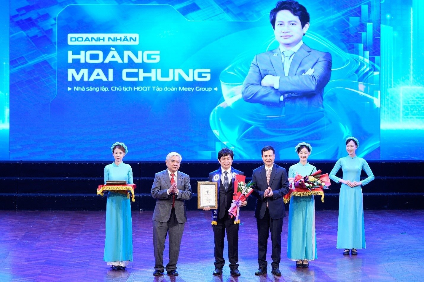 Doanh nhân Hoàng Mai Chung được trao giải “nhà lãnh đạo tiên phong đổi mới, sáng tạo”