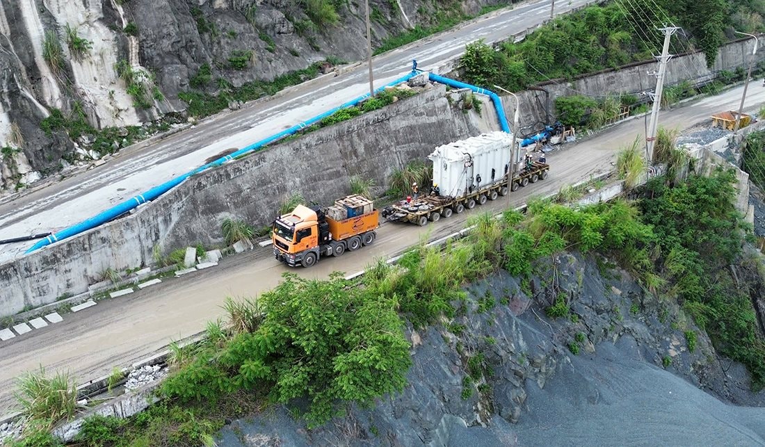 15 ngày vận chuyển 2 thiết bị tổng hơn 400 tấn từ Hải Phòng lên Hòa Bình, công trình quan trọng 9.220 tỷ sắp "về đích"