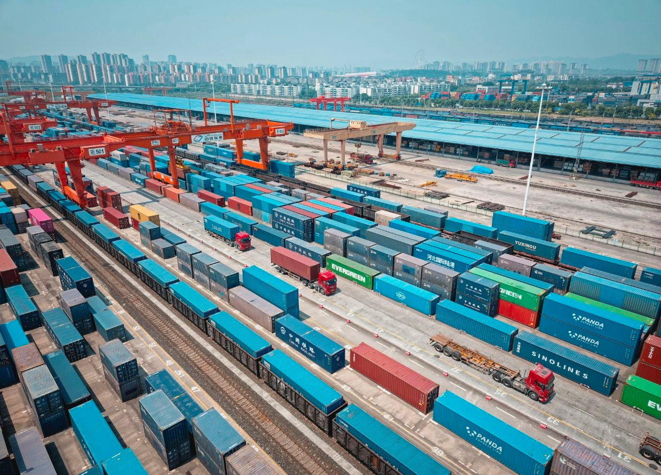 Xây đường sắt đi khắp thế giới, quốc gia láng giềng Việt Nam ‘nuôi mộng’ trở thành 'kênh đào Suez trên cạn’: Giảm 1/2 thời gian vận chuyển, giúp ASEAN xuất hàng trăm triệu USD hàng hoá
