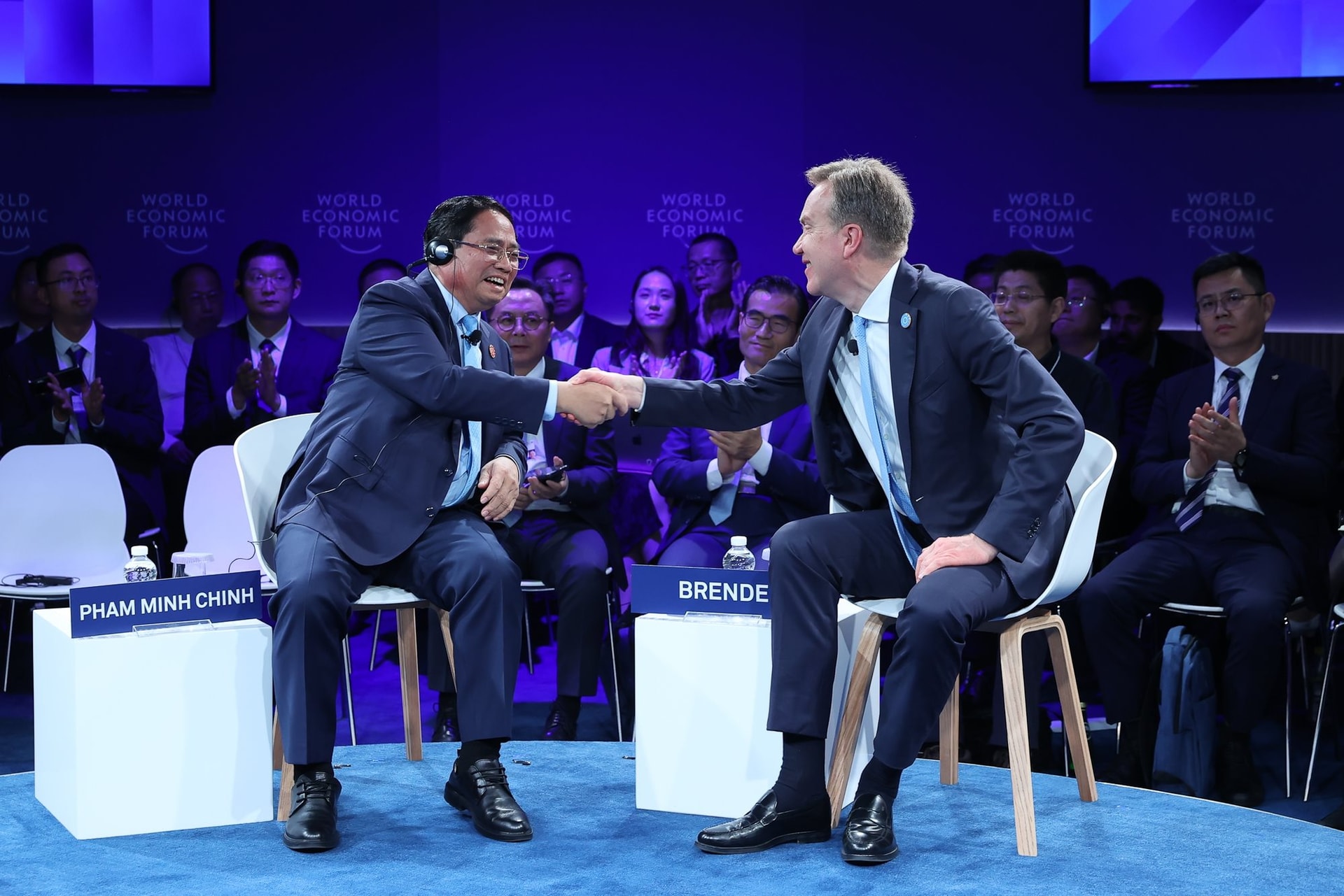 doi-thoai-wef.jpg