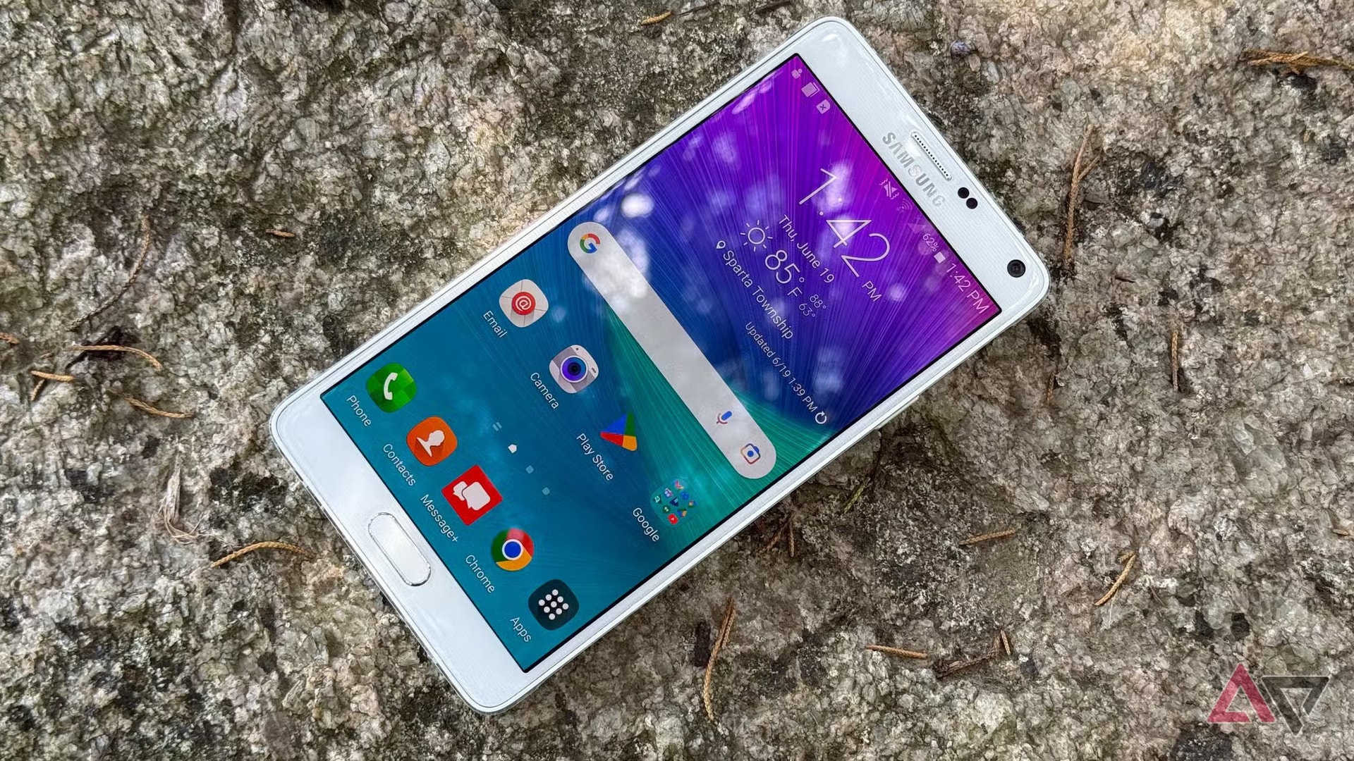 Cây bút công nghệ: "Dù đã ra mắt 11 năm trước, tôi vẫn mê mẫu Samsung huyền thoại này hơn cả S25 Ultra"