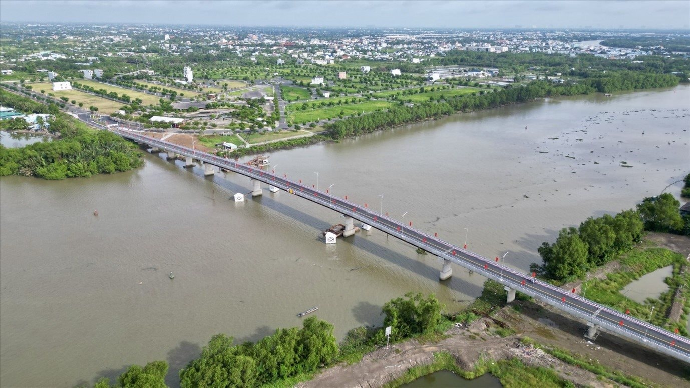 Người mua dồn về khu vực Long Hậu (Long An) để đón ''sóng” hạ tầng