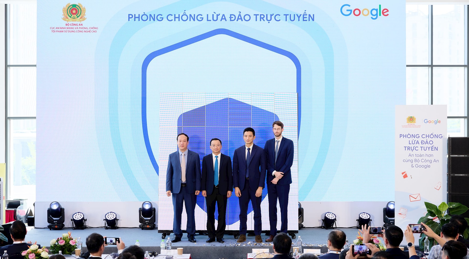 Báo động 12.000 tỷ đồng bị lừa đảo năm 2024: Google cùng Bộ Công An triển khai chiến dịch phòng chống lừa đảo trực tuyến