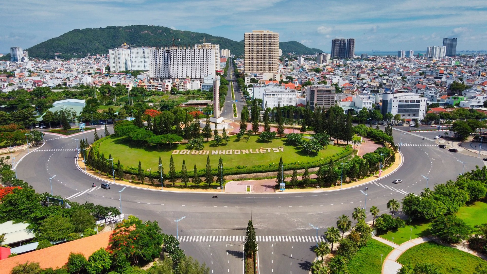 Vài ngày trước sáp nhập, tỉnh này công bố thu ngân sách gần 48.000 tỷ đồng chỉ trong nửa năm
