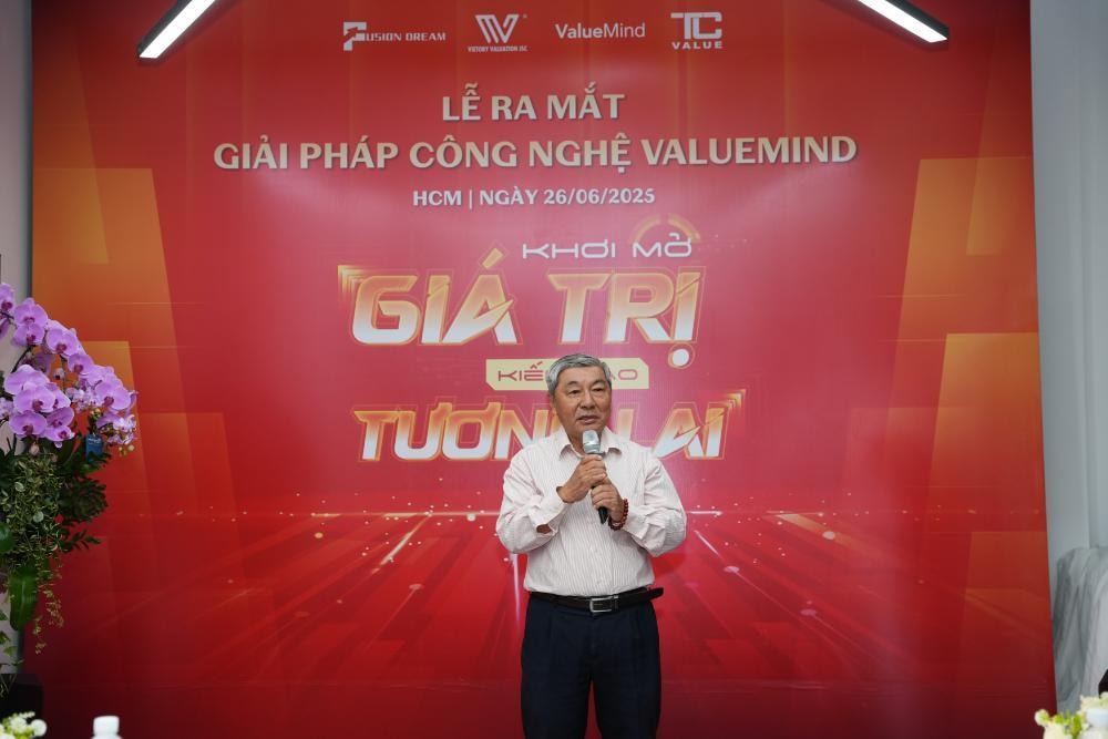2-ong-nguyen-the-phuong-phat-bieu-tai-le-ra-mat-giai-phap-cong-nghe-valuemind.jpg