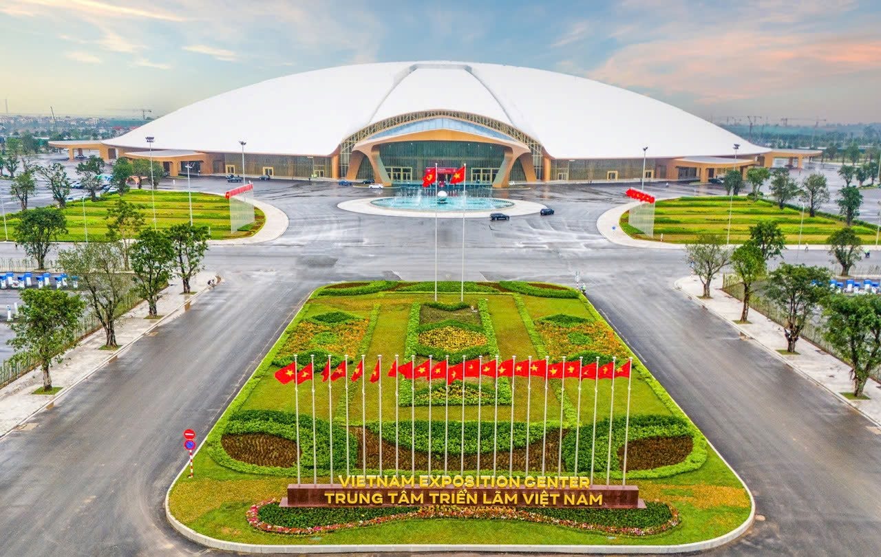 Sau 300 ngày thi công, nâng thành công 24.000 tấn thép lên cao 56m, Vingroup giúp Việt Nam tạo kỷ lục thế giới mới