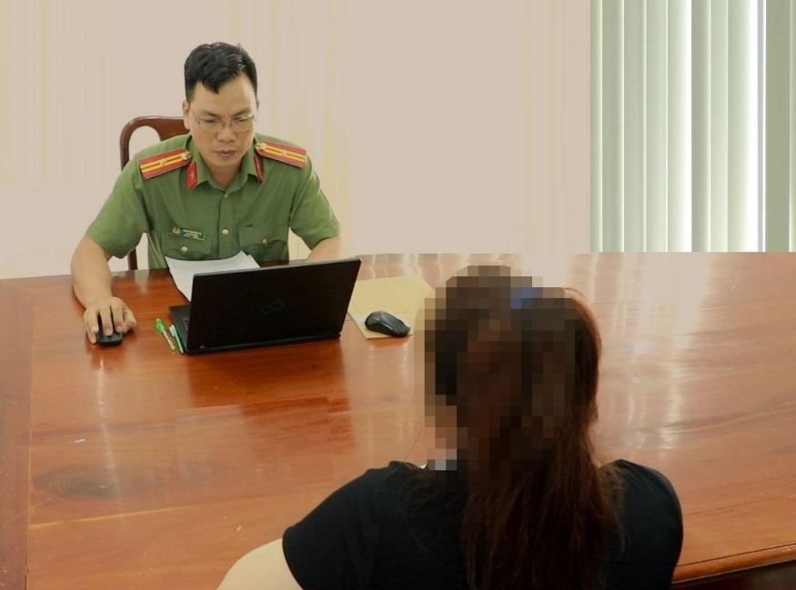 Người phụ nữ chuyển khoản 12 lần, 539 triệu đồng cho kế toán Điện Máy Xanh để nhận thưởng nhưng không thành công