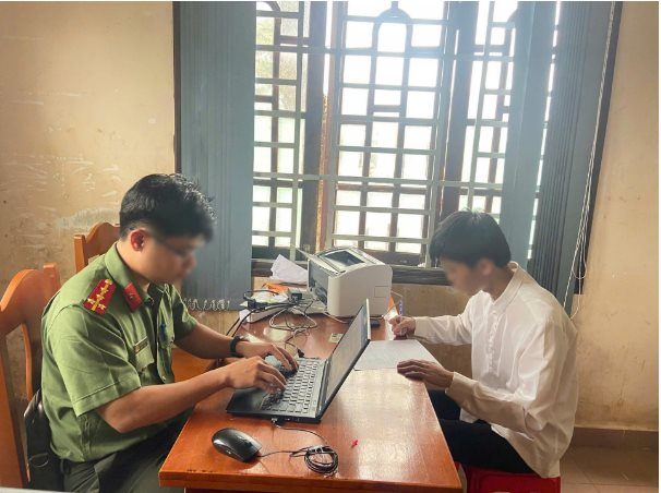 Nam sinh 2007 bị khởi tố vì sử dụng thiết bị công nghệ cao để gian lận trong  kỳ thi tốt nghiệp Trung học phổ thông 2025