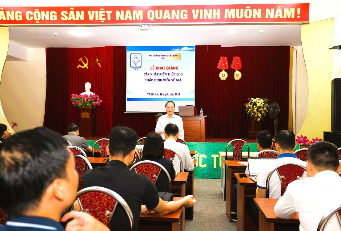 Lớp cập nhật kiến thức về nghiệp vụ thẩm định giá CN2025.11 khai giảng tại Hà Nội