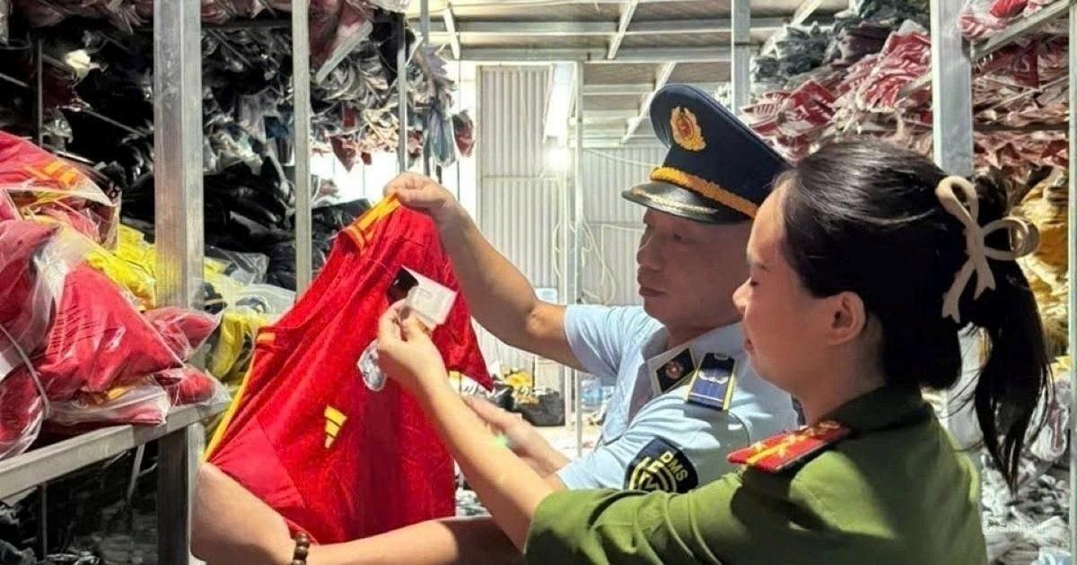 Công an khởi tố chủ kho hàng kinh doanh Hà Nội, phát hiện hơn 35.000 hàng giả, trị giá hơn 6 tỷ đồng