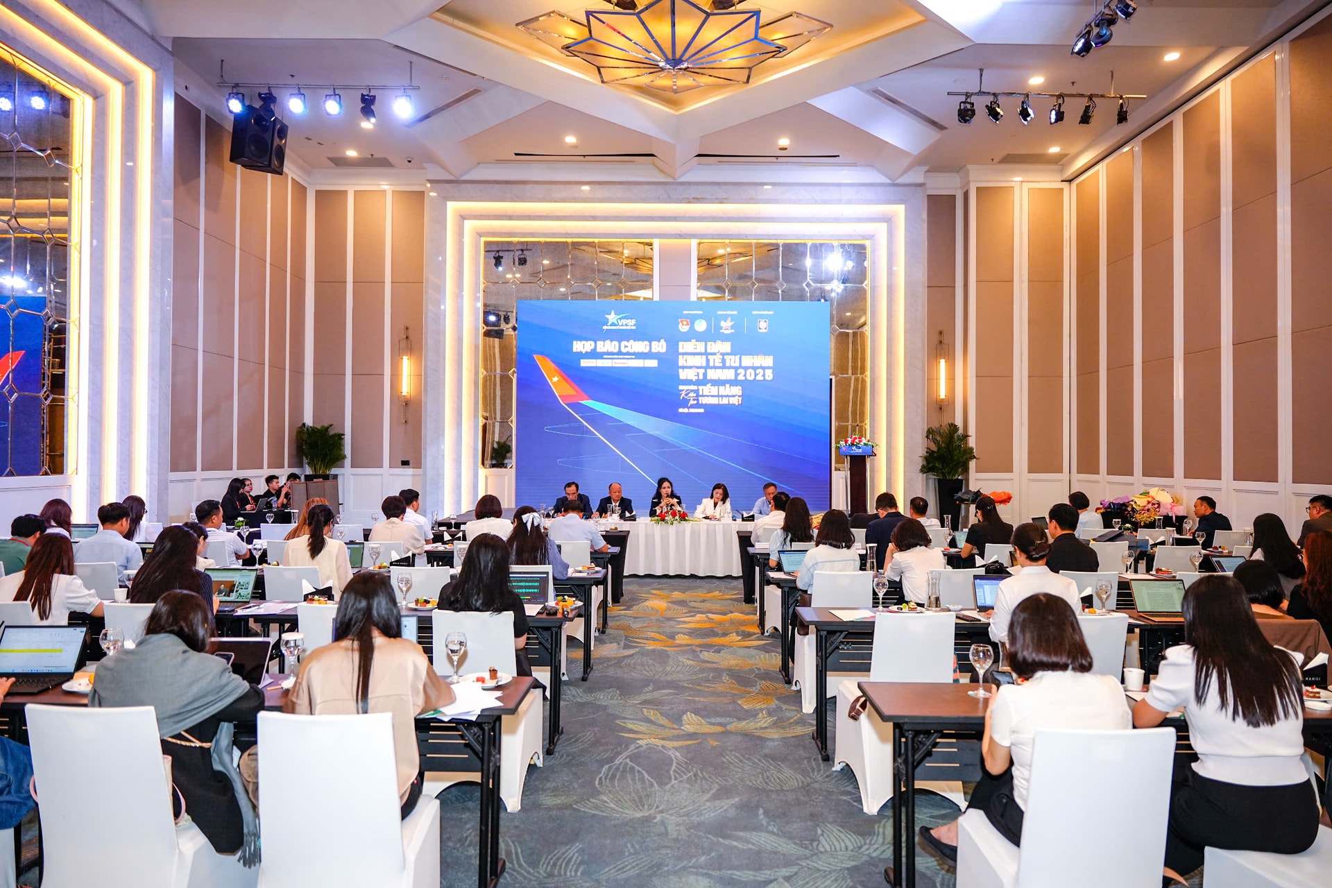 Phó Chủ tịch Hội Doanh nhân trẻ Việt Nam: "Doanh nhân không cần đặc lợi, chỉ cần niềm tin để bứt phá"