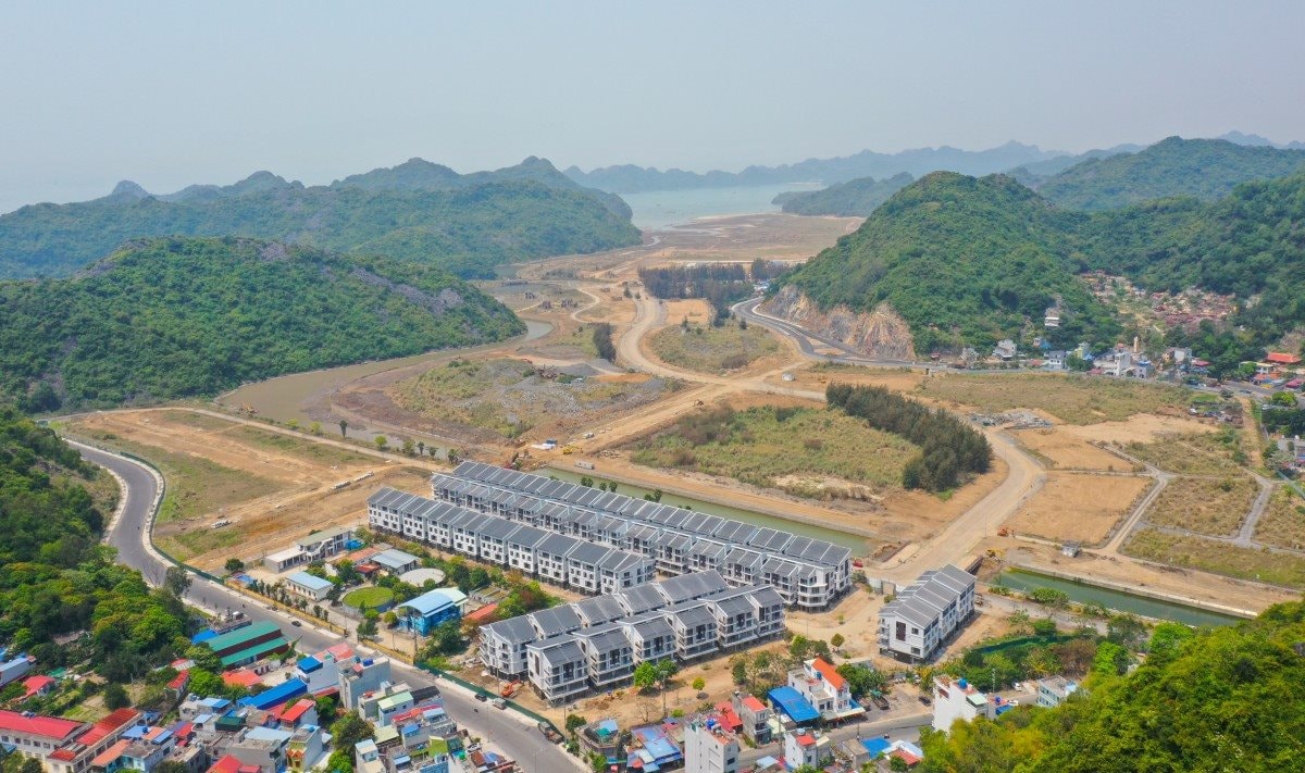 Vinaconex muốn thoái sạch vốn, doanh nghiệp làm dự án Cát Bà Amatina kéo dài hơn 2 thập kỷ đang thế chấp ngân hàng những gì?