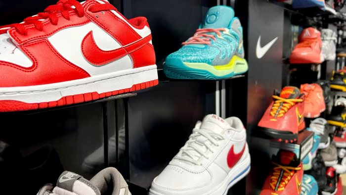 Doanh thu giảm gần mạnh nhất 40 năm, Nike vùng vẫy tìm cách thoát khỏi ‘năm thảm họa’