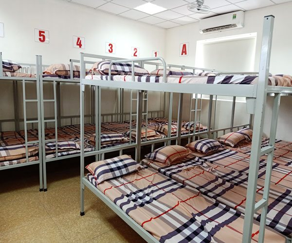 Chuyển khoản 1 tỷ đồng mua 300 giường tầng cho trường học nhưng trường quyết không nhận, người đàn ông báo công an