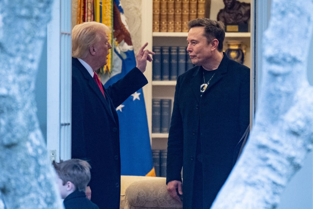 Ông Trump cảnh báo “quái vật” DOGE sẽ “nuốt chửng” Elon Musk: Cuộc đấu khẩu vừa tạm lắng vì đâu lại leo thang căng thẳng?