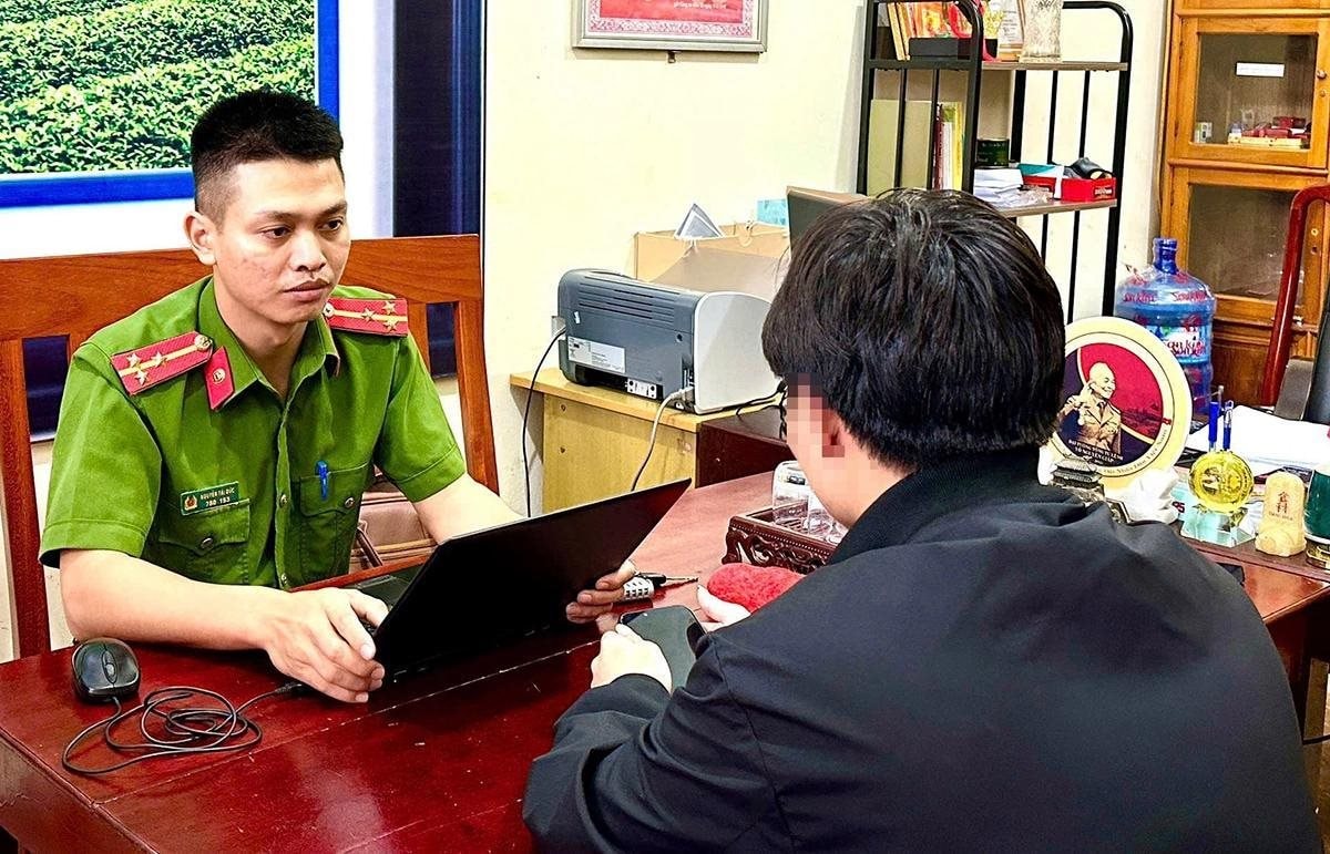 Vừa chuyển khoản thành công cho con trai 2003 20 triệu đồng, bố vội báo công an