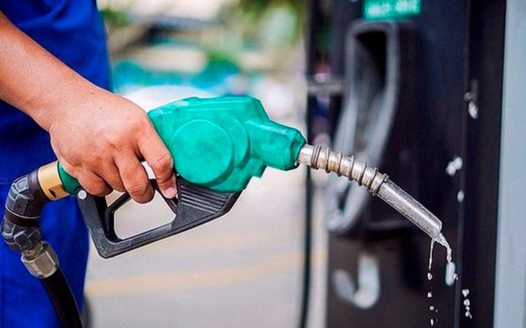 Giá xăng giảm hơn 1.200 đồng/lít từ 15 giờ chiều nay 
