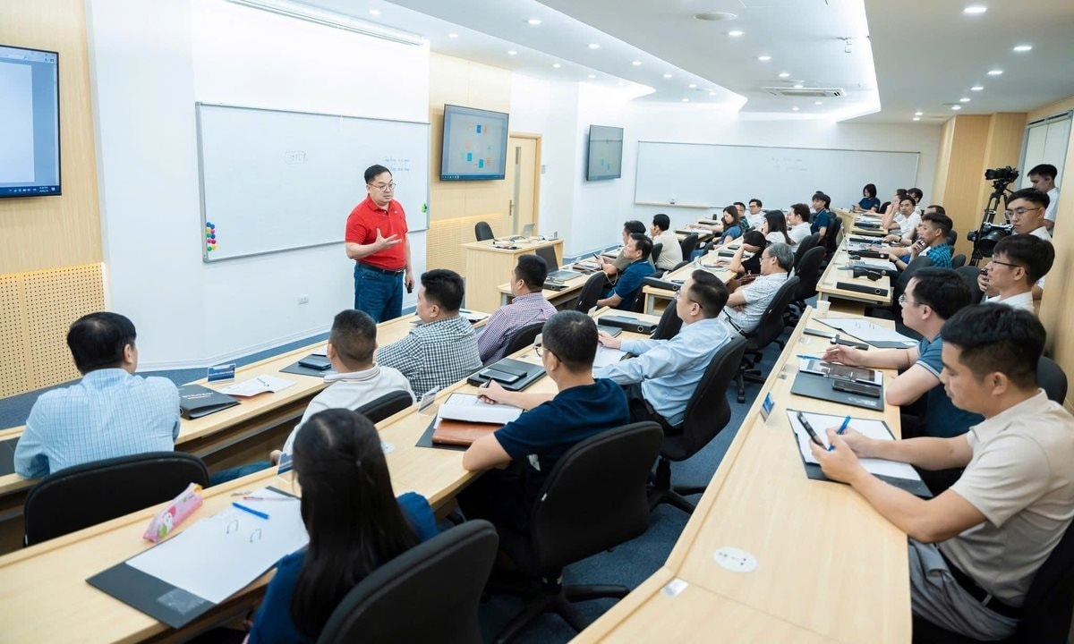 phan-2-anh-tien-giang-day-trong-chuong-trinh-ai-work-smart-.jpg