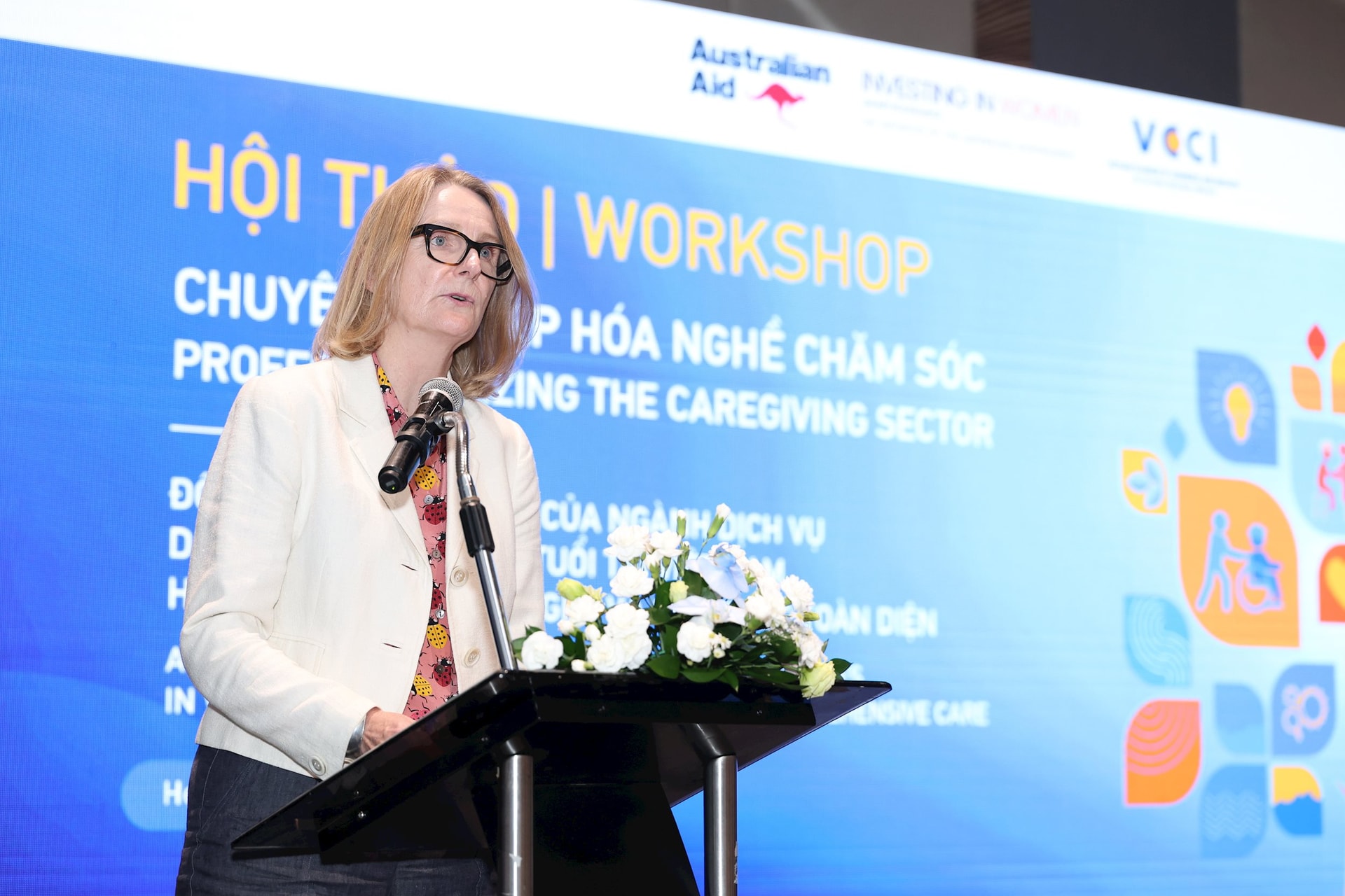 ba-sarah-hooper-tong-lanh-su-australia-tai-tp.-hcm-1-.jpg