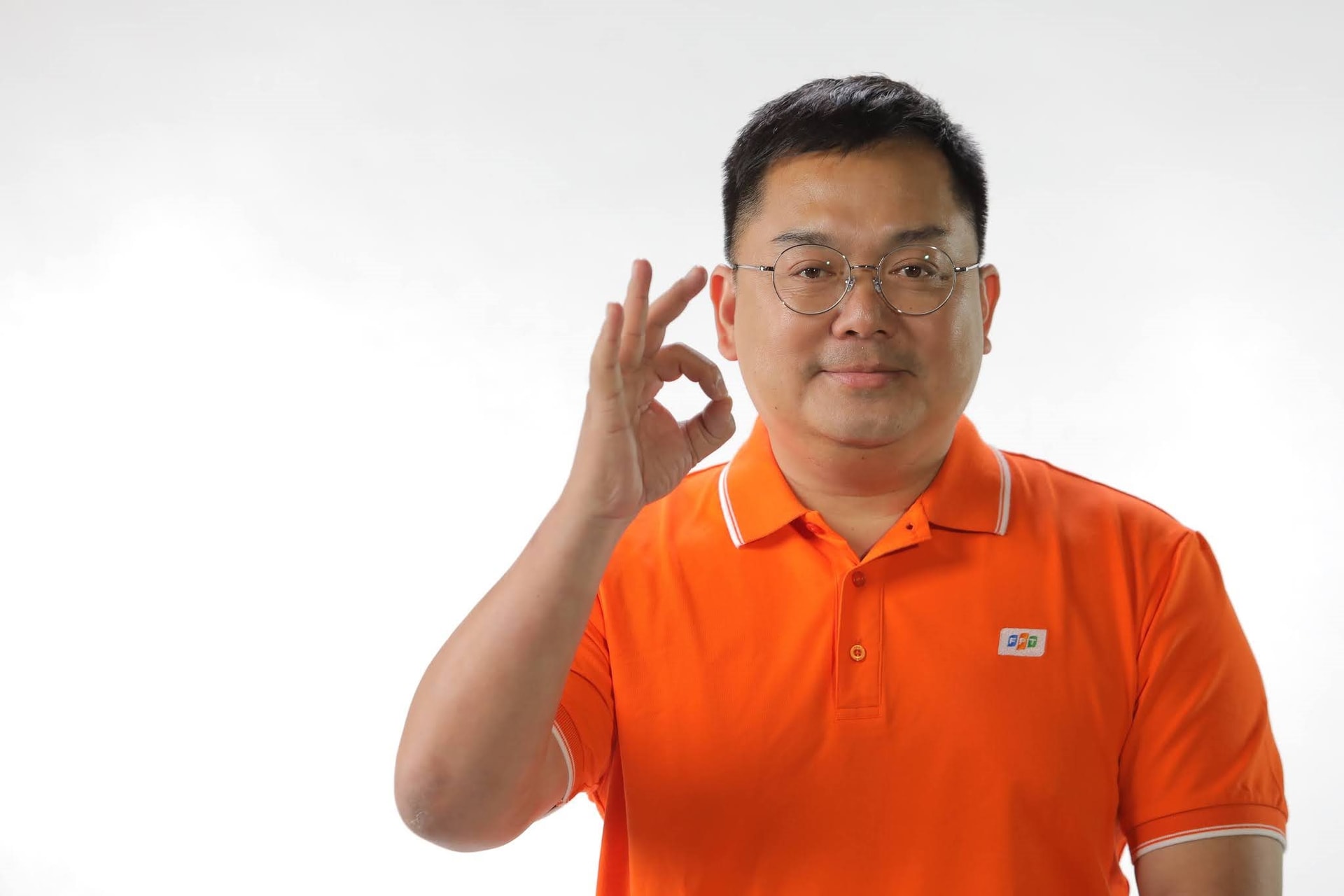 Ông Hoàng Nam Tiến nói “Tôi không cần phải search Google nữa”, DN Việt Nam đang ứng dụng AI ra sao để bán được hàng?