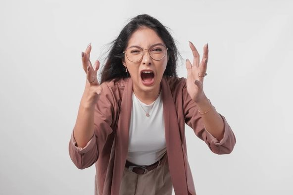 Vô cảm, thiếu tinh tế, tự cho mình là đúng: Cách xử lý khủng hoảng truyền thông thiếu chuyên nghiệp, ‘tự đá vào chân mình’ mà Warren Buffett phản đối