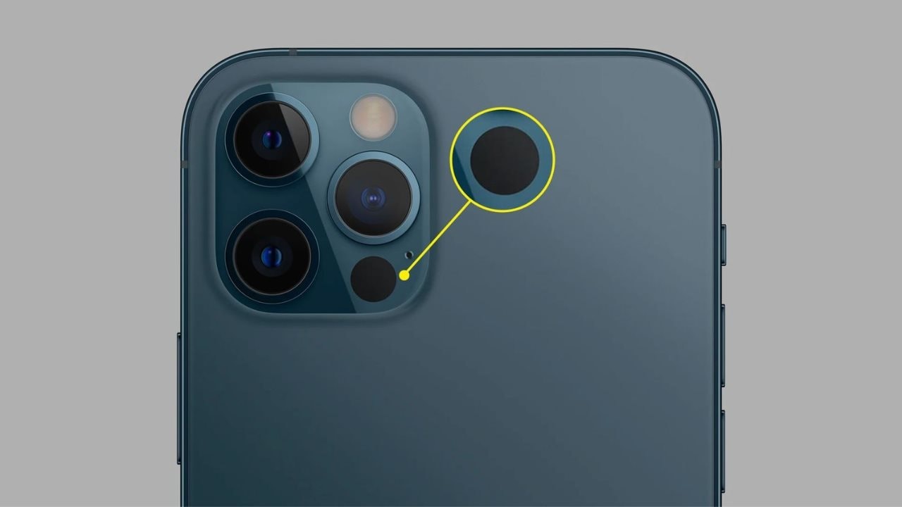Rất nhiều người sẽ không biết "lỗ tròn màu đen" nằm dưới camera iPhone này dùng để làm gì