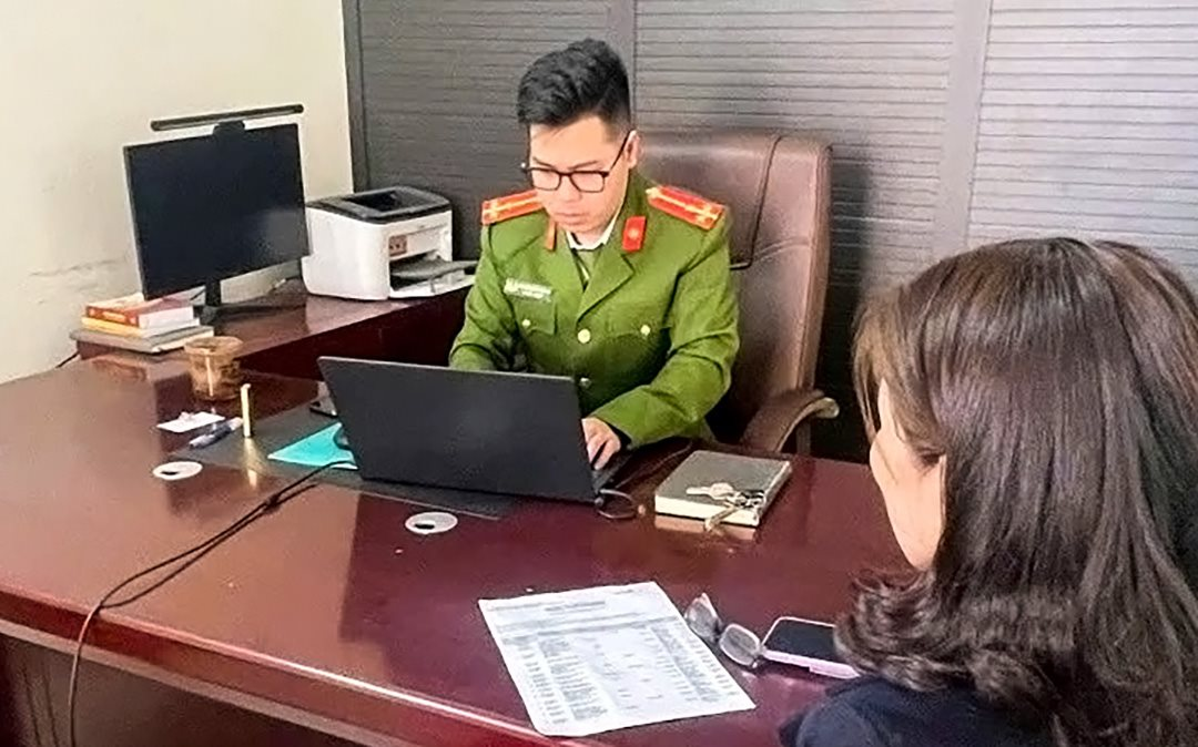 Người phụ nữ Hà Nội có 153 triệu đồng nhưng chỉ rút được 2,5 triệu, tiếp 300 triệu thì sập hệ thống