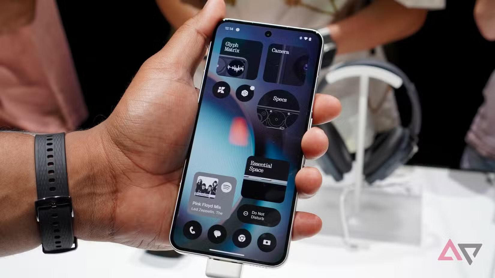 Chuyên gia review: "Tôi đã tìm được mẫu điện thoại làm được những điều mà ngay cả Samsung cũng không thể"