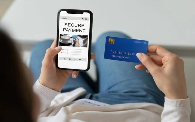 Tại sao biết rõ cả số tài khoản ngân hàng, thông tin đăng nhập và mật khẩu người dùng?