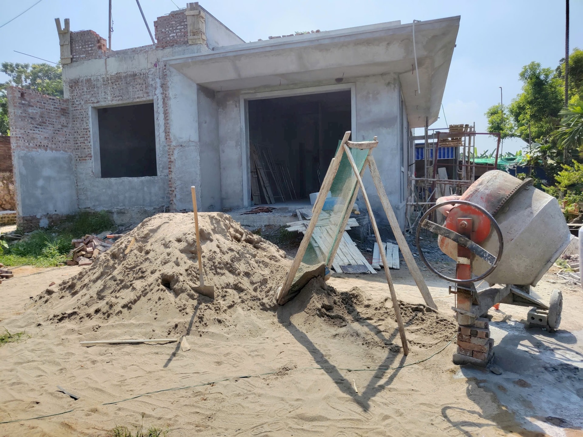 Giá vật liệu xây dựng “bốc đầu”, người xây nhà méo mặt