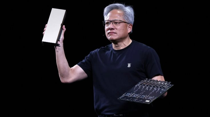 NVIDIA lập đỉnh lịch sử, Jensen Huang vừa bán hơn 36 triệu USD cổ phiếu, tài sản vẫn ngang ngửa huyền thoại Warren Buffett