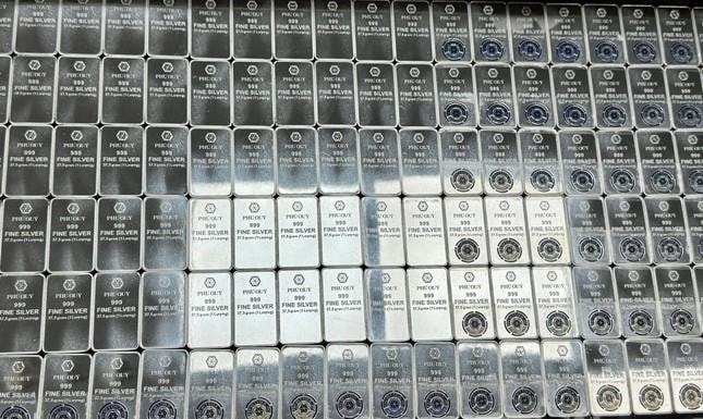 Giá bạc vọt lên đỉnh 14 năm: Làn sóng trú ẩn lên ngôi giữa bất ổn toàn cầu gia tăng