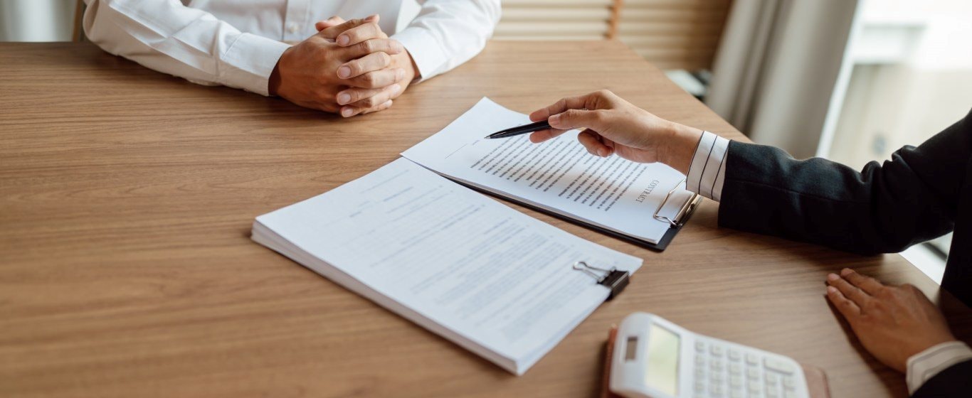 Rút bảo hiểm trước hạn có thể mất phí phạt tới 90% giá trị hợp đồng: Hiểu rõ phí rơi, phí phạt trước khi mua BHNT để tránh mất tiền
