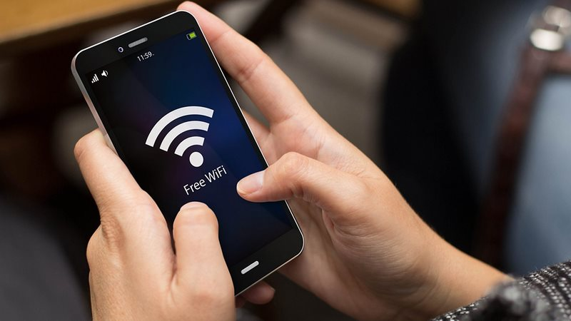 Có cần tắt dữ liệu di động sau khi điện thoại được kết nối với WiFi không?