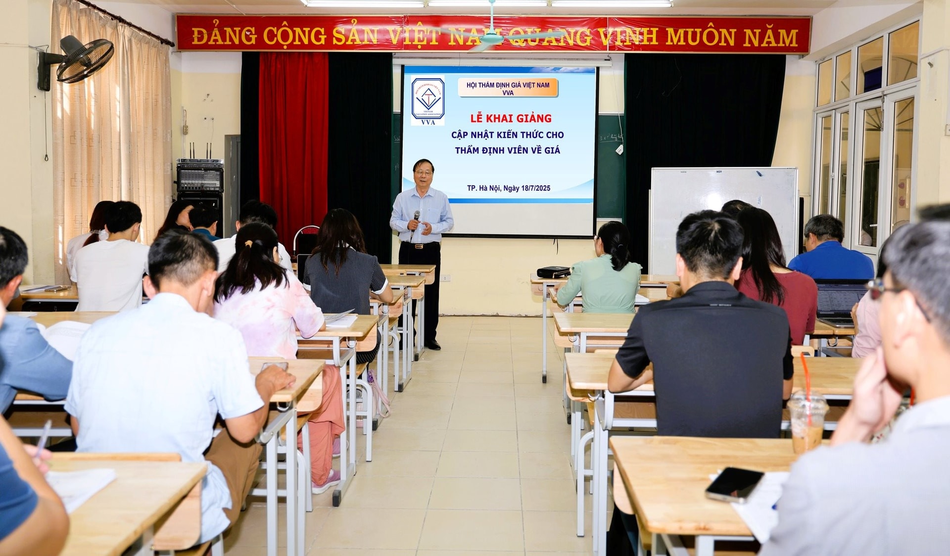 Khai giảng khóa cập nhật kiến thức thẩm định giá CN2025.12 tại Hà Nội