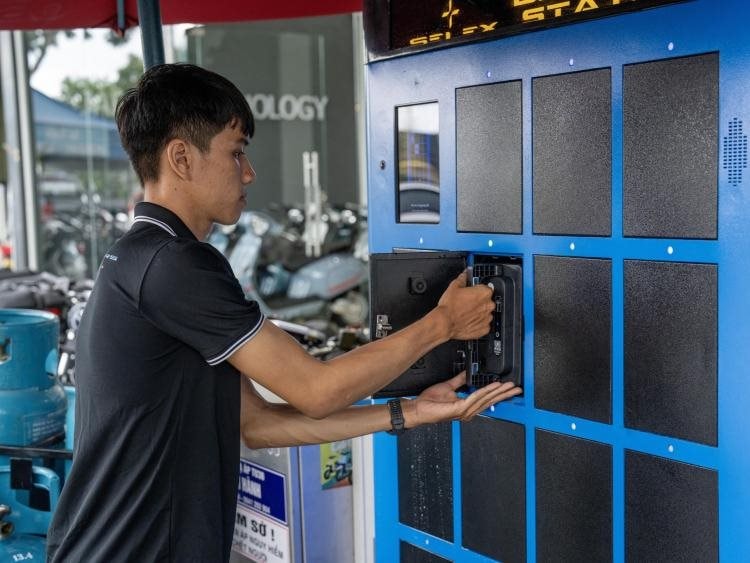 Loạt xe máy điện đổi pin đang bán ở Việt Nam: Giá chỉ từ 20 triệu đồng, trạm đổi đã phủ khắp Hà Nội