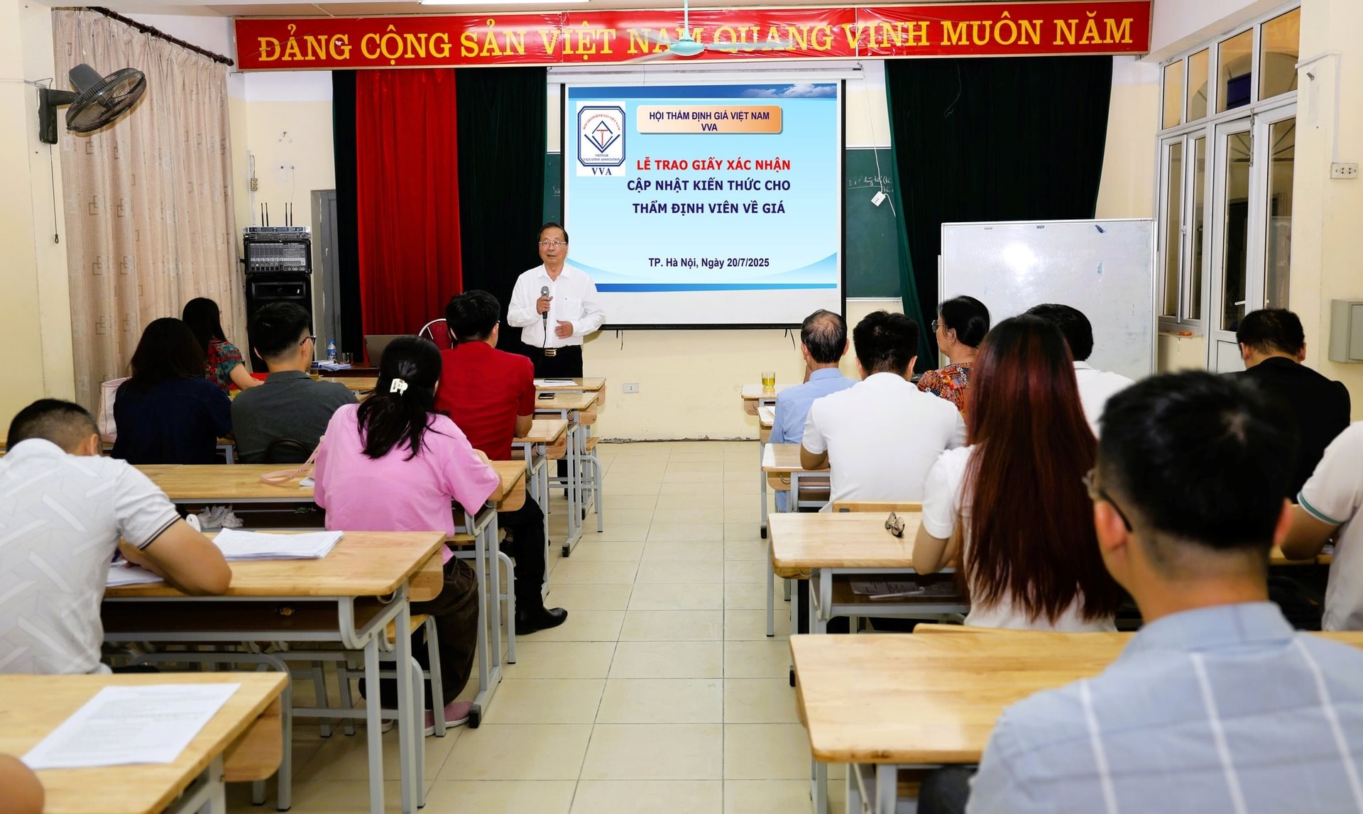 Tổng kết lớp cập nhật kiến thức thẩm định giá CNKT2025.12 tại Hà Nội
